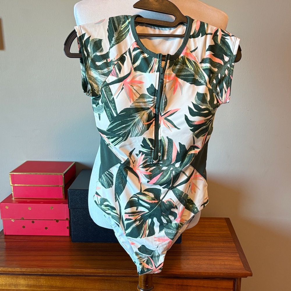 Carve Designs. NWOT. Tropical Leaf Print Bathing Suit